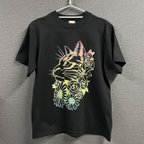 作品保護猫チャリTシャツ「猫と花束（レインボー）」（黒/半袖）選べるサイズSMLXL