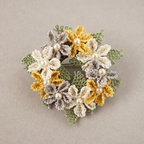 作品送料無料[針と絹糸で編んだ可憐なお花]シルクイーネオヤ(トルコ刺繍･レース)お花がぎっしりドーナツ型フラワーリースブローチ/ギフトラッピング無料　