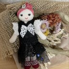 作品キラキラ⭐︎スワロフスキーが輝くブラックドレスのフェルト人形バッグチャーム