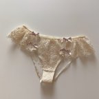 作品"La Petite" panty cream