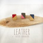 作品I love leather ! ［バイカラー の革ピアス （小）ナチュラ✖︎レッド］