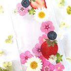 作品【全機種対応】春待ちベリーの押し花スマホケース