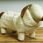 作品新春セール！値下げ。手編み 可愛いわんちゃんのセーター アイボリー