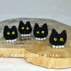 作品送料無料　黒猫のビーズ刺繍ピアス　～リュネビル刺繍～