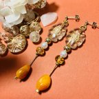 作品オレンジベース🍊お花＆フルーツ？！の揺れるピアス