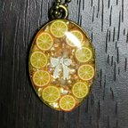 作品【 初心者】レジン 元気が出るビタミンカラー オレンジとレモンのキーホルダー 