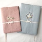 作品【オーダー専用】手刺繍　ブックカバー　聖書カバー　讃美歌カバー　こどもさんびか　鳥　花　ブーケ　ブルー　ピンク　リボン刺繍