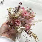 作品【送料無料】ミニ薔薇とカスミソウを使ったコサージュ/ピンク系✴︎プリザーブドフラワー✴︎