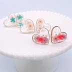 作品【送料込み】ハートの押し花ピアス　樹脂ピアス