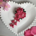 作品＊再販＊‬ 桜咲く髪飾り　つまみ細工　出産祝い　お宮参り　お食い初め　ひな祭り　初節句　七五三 ベビークリップ［定形外郵便に限り送料無料］