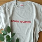 作品Bonne journee! フランス語ロゴTシャツ【オートミール】ユニセックス 