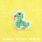 作品へび【ブローチ】バッチ バッジ 蛇 ヘビ 爬虫類 巳年 年女 刺繍 かわいい クロスステッチ ポップ オーダーメイド