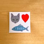 作品【ねこラブ♡魚】四角い缶バッジ