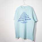 作品ヨットロック(AOR)のおしゃれなデザイン 音楽系Ｔシャツ 【ライトブルー】シャリ感のあるクラシカルなやや厚め生地　半袖クルーネック