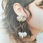 作品*twin sheep＊*ウエディングや前撮りなどにも✽花びらモチーフ&Ｓ字ゴールドのピアス／イヤリング　♡ウェディング　♡結婚式　♡パーティー