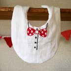 作品刺繍のスタイ「赤いドットの蝶ネクタイ」