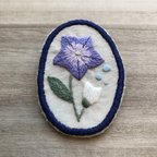 作品紫キキョウの刺繍ブローチ