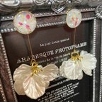 作品**オープンセールワンコイン**750円⇒500円  揺れるアクリルフラワーとレジンのアクセサリー イヤリング/ピアス