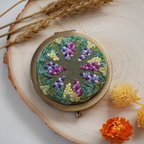 作品葡萄の手刺繍コンパクトミラー