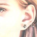 作品Titanium　pierced earrings・チタンピアス・１６ゲージ・1.2ミリ=銀の水滴又は陰陽=