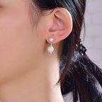 作品天然淡水真珠のピアス925銀メッキの波のデザインの耳飾り