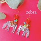 作品ピアス　イヤリング　金属アレルギー　しまうま　ゼブラzebra  アニマル　ビーズ　大ぶり　カラフル　ビビット　韓国風　揺れる　個性的　古着　カジュアル　派手　ホワイト　ブラック　かぶらない　夏