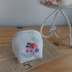 作品お花の刺繍 三角ポーチ8