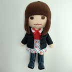 作品横長目のストレートロングの女の子（AKI02）　ドールチャーム　バッグチャーム　布人形
