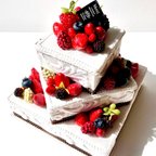 作品いちごの3段ケーキ　バースデーケーキ　ウェディングケーキ　カルトナージュ