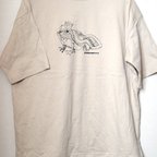 作品王様カエルビッグTシャツM、L（サンドカーキ