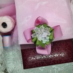 作品Corsage using Carrickmacross lace with cherry blossom motif 　カリックマクロスレースの桜モチーフを使用したコサージュ　白糸刺繡