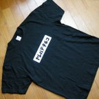 作品ヤレバデキルコ1 Tシャツ　黒／白