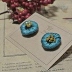 作品お花モチーフの刺繍ピアス