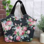 作品綿麻キャンバス　薔薇のフラワープリント　紺地（2169-24）写真のバッグはイメージですのでキット商品ではありません