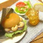 作品ミニチュアランチ♪ちっちゃなベーグルサンド・えびとレッドオニオン♪