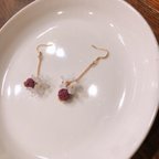 作品小花と玉結びが可愛い揺れるチェーンピアス❤︎