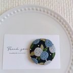 作品刺繍ブローチ　お花　ネイビー生地