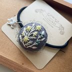 作品【送料無料】子猫のかくれんぼ＊刺繍ヘアゴム ＃灰色