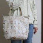 作品（ビニコ）綿麻キャンパスのお花柄のファスナー付きトートバッグ（M)