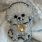 作品ブローチ　ビーズ刺繍ブローチ　ビーズ刺繍アクセサリー　犬　ビジョンフリーゼ