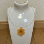 作品オレンジのお花×プレナイトの組み合わせがカワイイメモリーワイヤーのネックレス