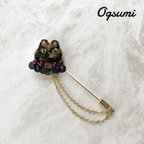 作品サビ猫さんとスパンコールのハットピン　手刺繍