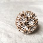 作品𝚗𝚎𝚠 * Kusudama * 折り紙 くす玉（SS）白 × クラフト紙　シンプル ホワイト ナチュラル 飾り