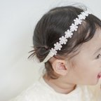 作品New‼︎【mini flower lace hair band】ベビーヘアバンド   ベビーカチューシャ　レースヘアバンド　ニューボーン　お宮参り　100日祝い　バースデー　お花　赤ちゃん　