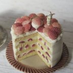 作品グレーうさぎ　淡いちごのホールケーキ🥧🍓