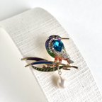 作品雫の本真珠と青い小鳥のアンティーク風ブローチ