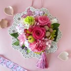 作品春、お花見、ひな祭りに～ピンクのバラと桜が華やか、レース模様のウッドプレート　壁飾り