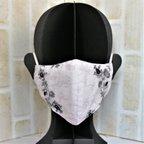 作品【半額以上値下げ】（オールシーズンマスク）ライトグレーの地にグレーの濃淡とブラックで可愛い小花を刺繍したチュールレースのマスク