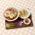 作品しょうゆラーメンと餃子（小）のミニチュア