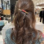 作品ヘアクリップ　バレッタ　ヘアアクセサリー　赤　リボン　まとめ髪　アップ　ゴールド　オシャレ　カラー　コーデ　